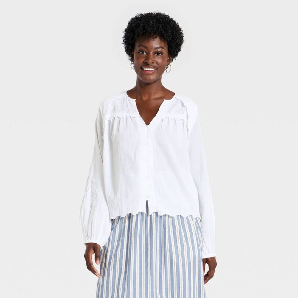 Women's Long Sleeve Scalloped V-Neck Button-Up Blouse - White XS